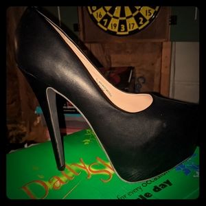 Elle_10a black pu sz 10